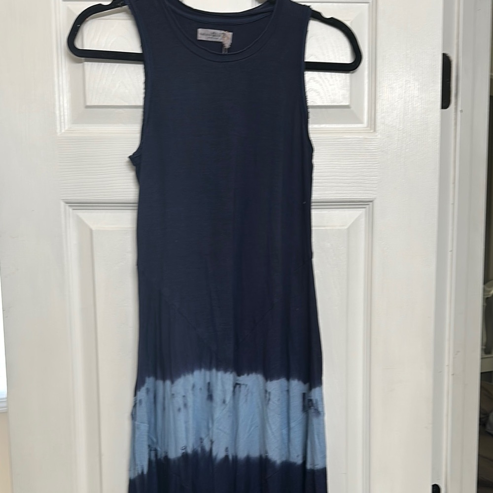NATURAL LIFE Navy to Light Blue Sleeveless Tie-Dye Midi Dress